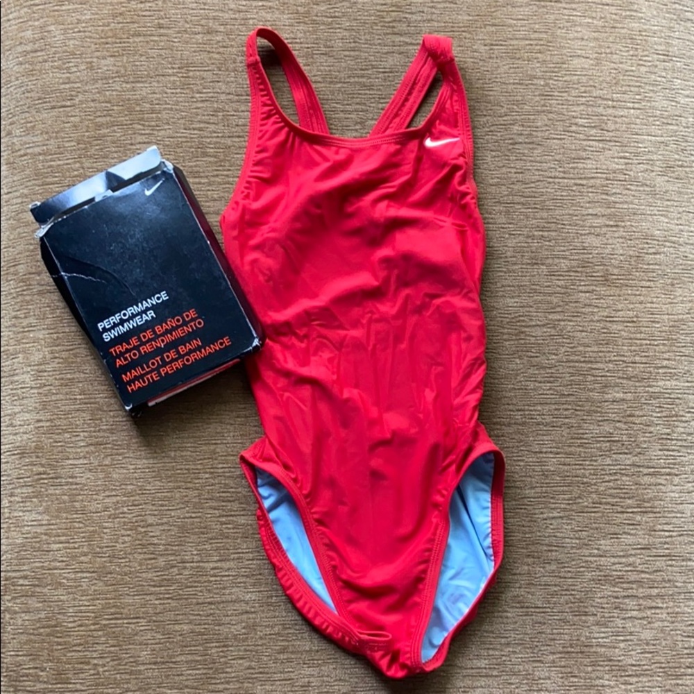 NWOT: women’s Nike Swimsuit